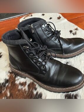 Madden NYC Men's Lace-Up Boot featuring laces and inside zipper Size 8 EUC